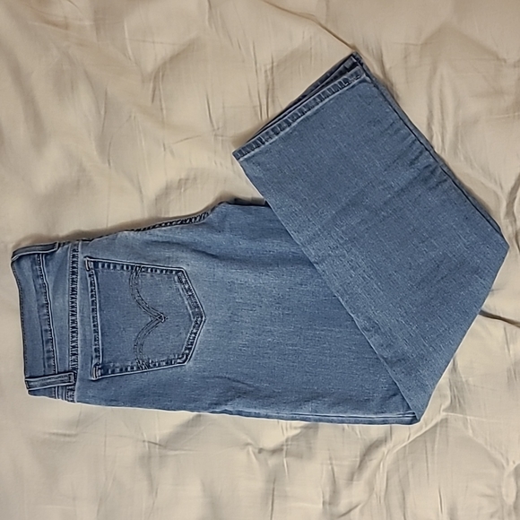 Levi's Light Wash Denim - Picture 2 of 13